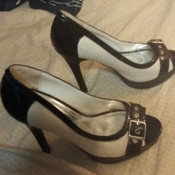 Heels - Picture 2 of 2